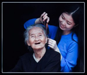 Các bà các mẹ ngày xưa