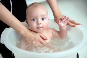 tắm mướp đắng cho trẻ